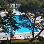 In A Poolside - Beahost Lägenhet Bibione