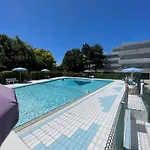 Lägenhet In A Poolside - Beahost