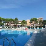 In A Poolside - Beahost *