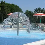 In A Poolside - Beahost Lägenhet Bibione