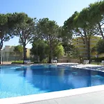 In A Poolside - Beahost Lägenhet Bibione