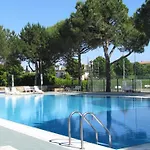 In A Poolside - Beahost *