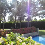 Lägenhet In A Poolside - Beahost