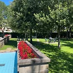 Lägenhet In A Poolside - Beahost *