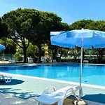 In A Poolside - Beahost Appartement Bibione