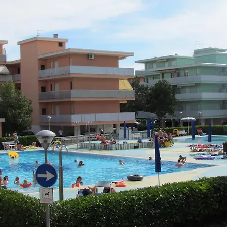 Lägenhet In A Poolside - Beahost