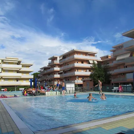In A Poolside - Beahost * Bibione