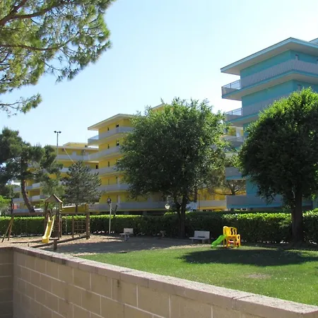 In A Poolside - Beahost Apartment *